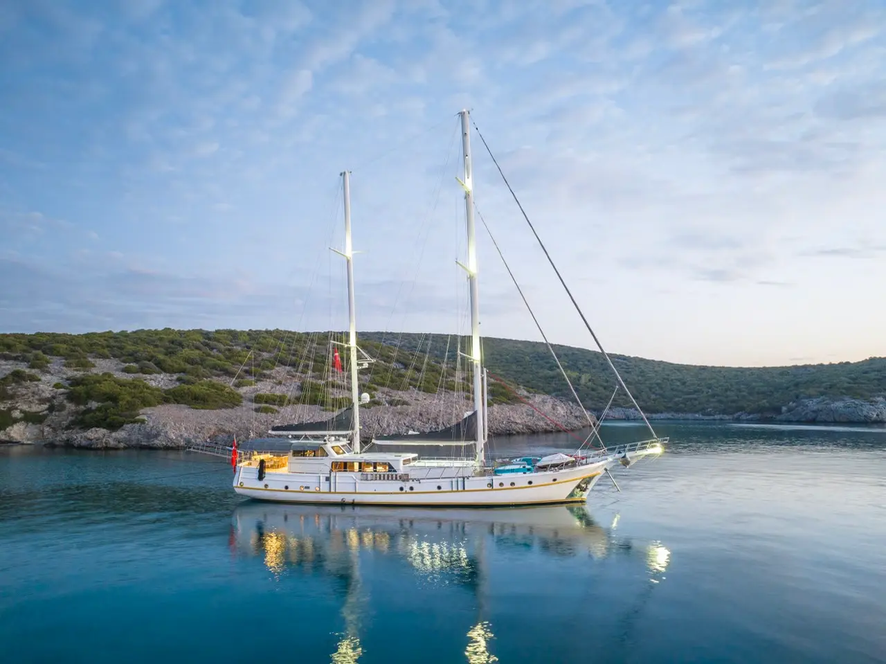 Charter Yacht LUCKY YOU