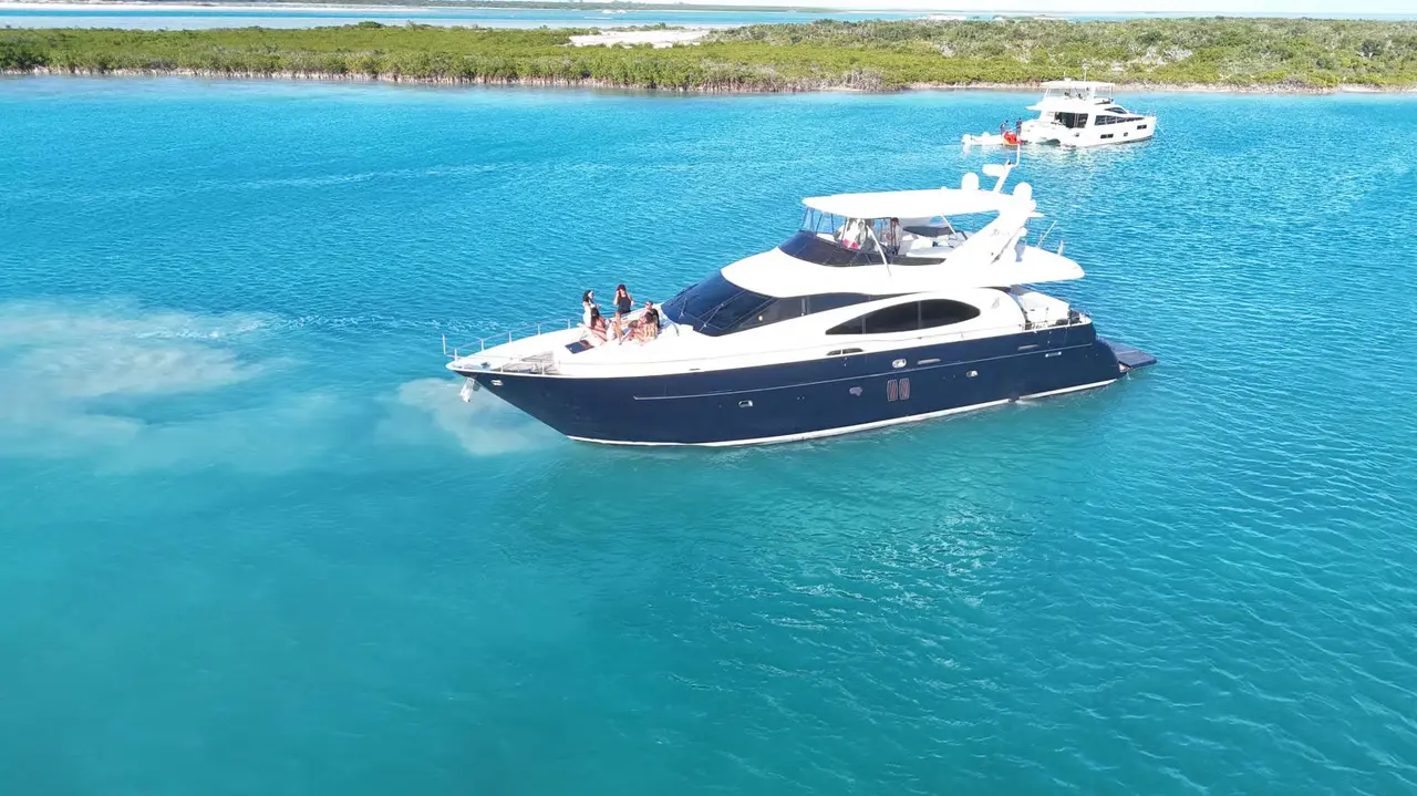 Charter Yacht SAPHIRE BLUE