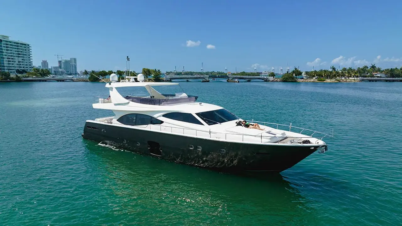 Charter Yacht TWE11VE