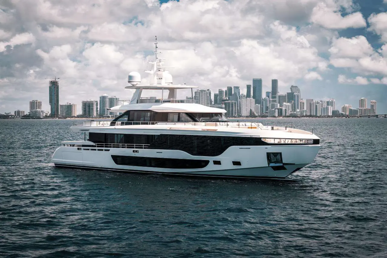 Charter Yacht TYCOON