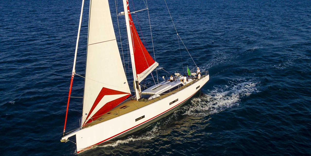 Charter Yacht PURA FOLLIA
