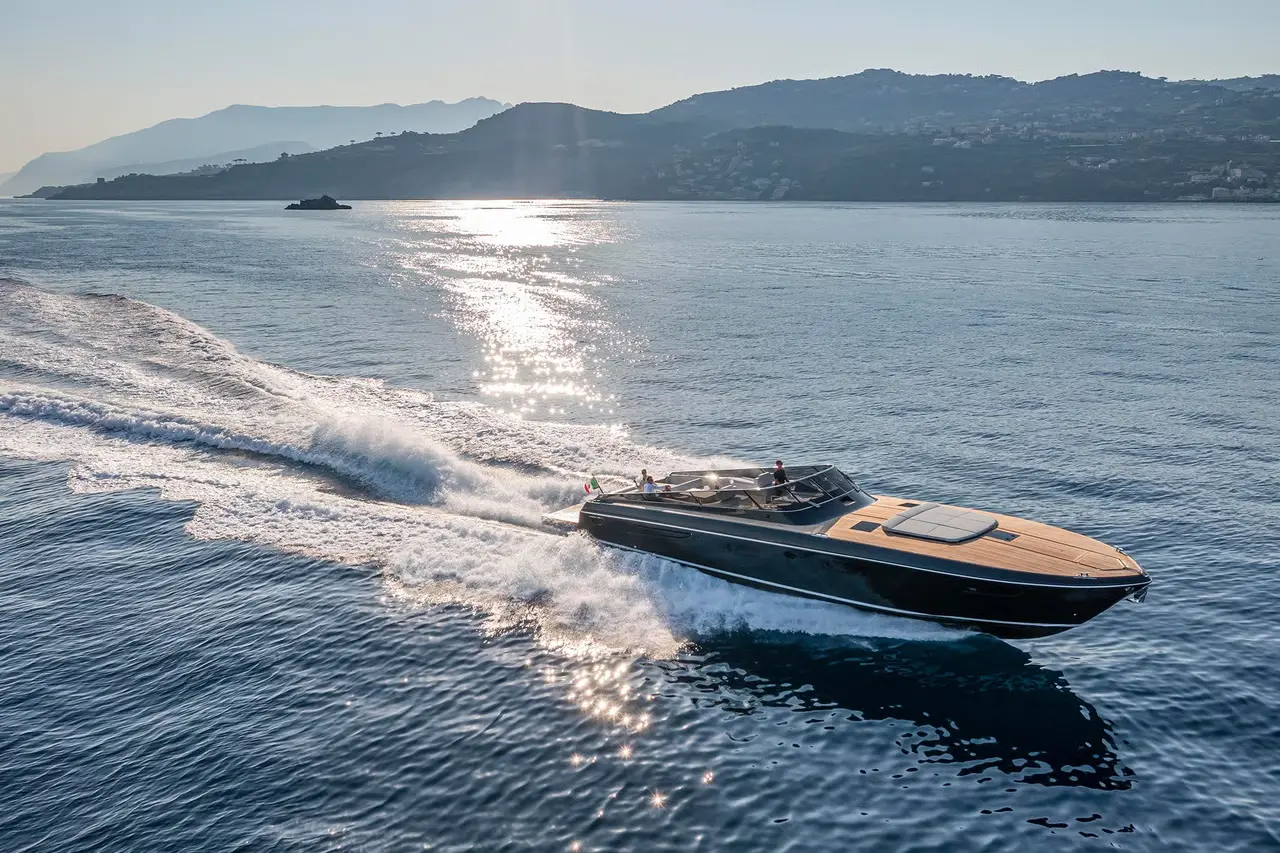 Charter Yacht SPECTRE