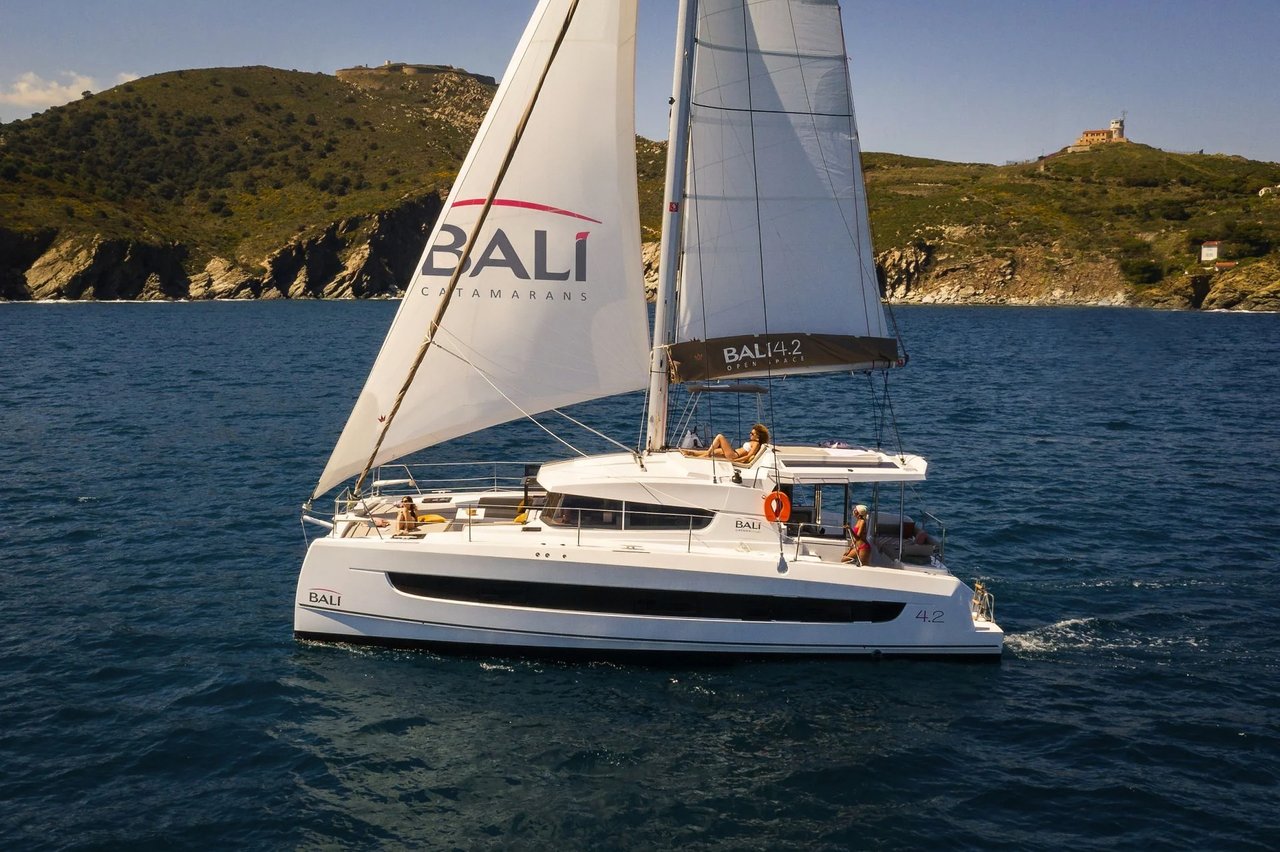 Charter Yacht FIRST SPARK