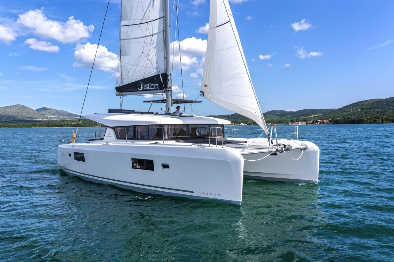 Charter Yacht FIRST DANCE