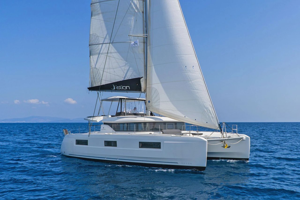 Charter Yacht PNOE
