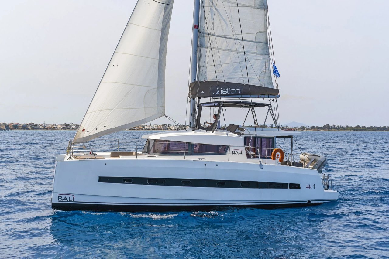 Charter Yacht CRYSTAL WATERS