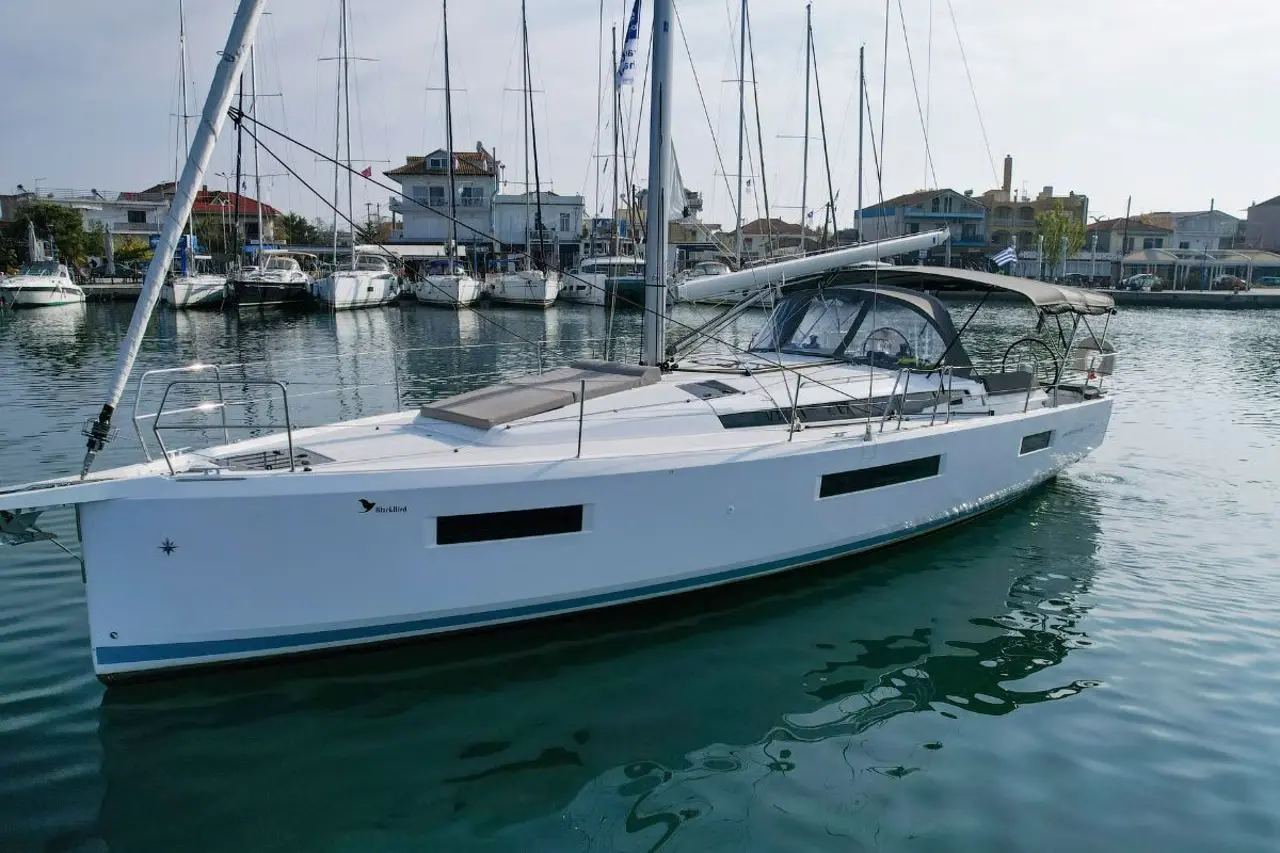 Charter Yacht BLACK BIRD