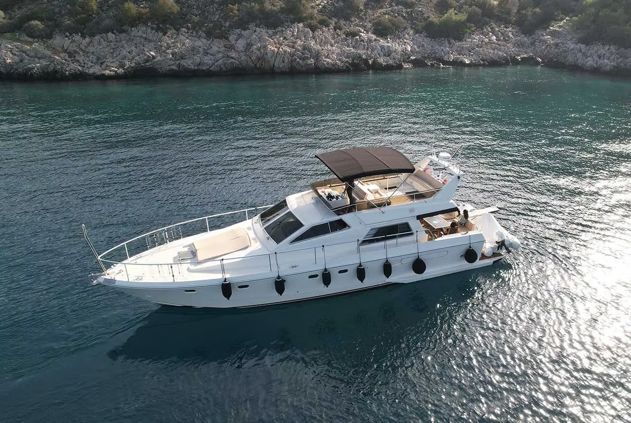 Charter Yacht BLUE DREAM