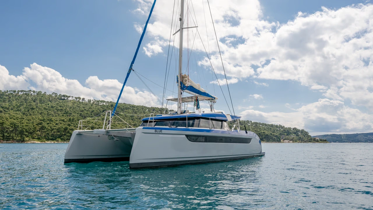 Charter Yacht BLUE