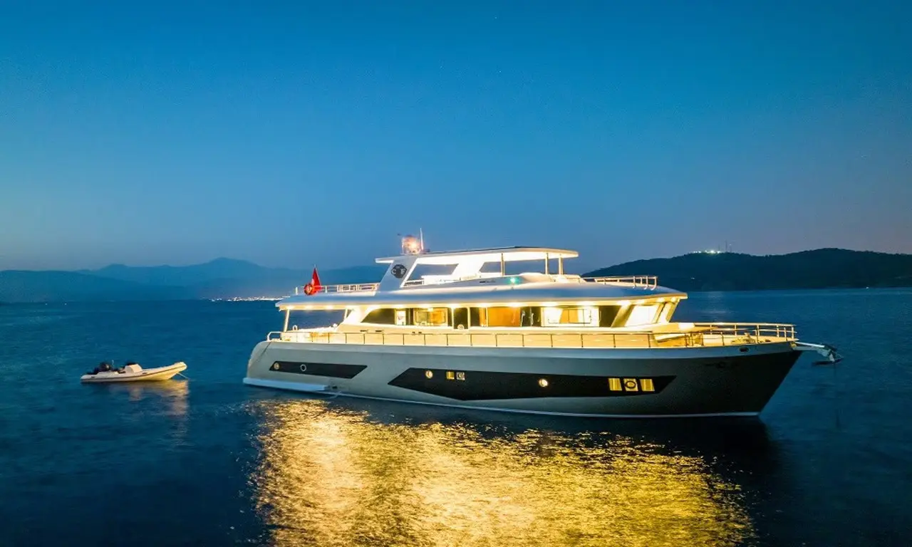 Charter Yacht BY C.F.