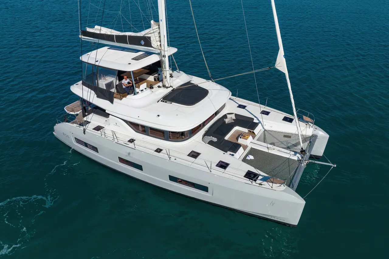 Charter Yacht CHAMPAGNE PLEASE