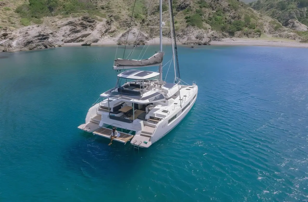 Charter Yacht LORAIN