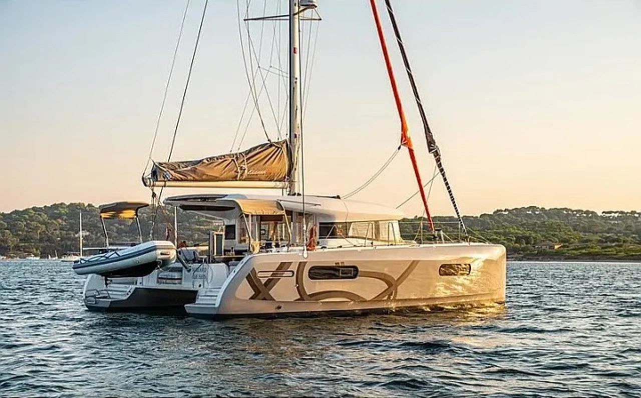 Charter Yacht SPEARHEAD
