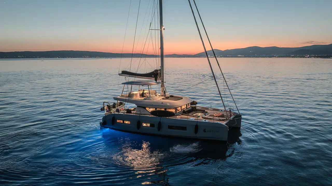 Charter Yacht TRI WING