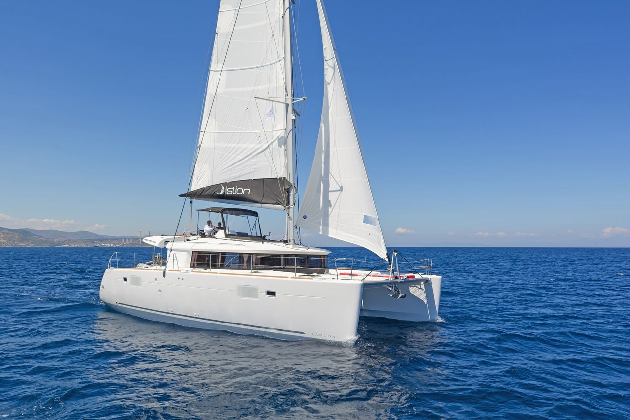 Charter Yacht CARETTA NANA