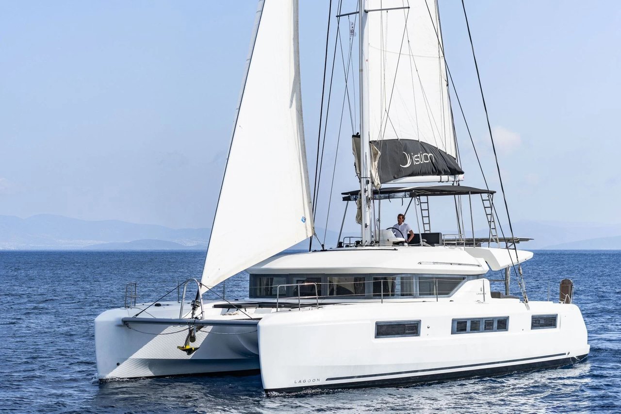 Charter Yacht JUST INFINITY