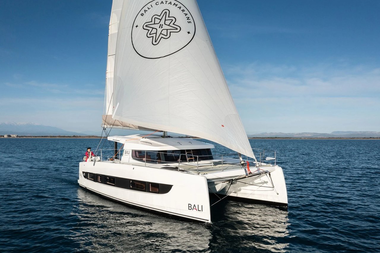 Charter Yacht NEW CATSMART LEF