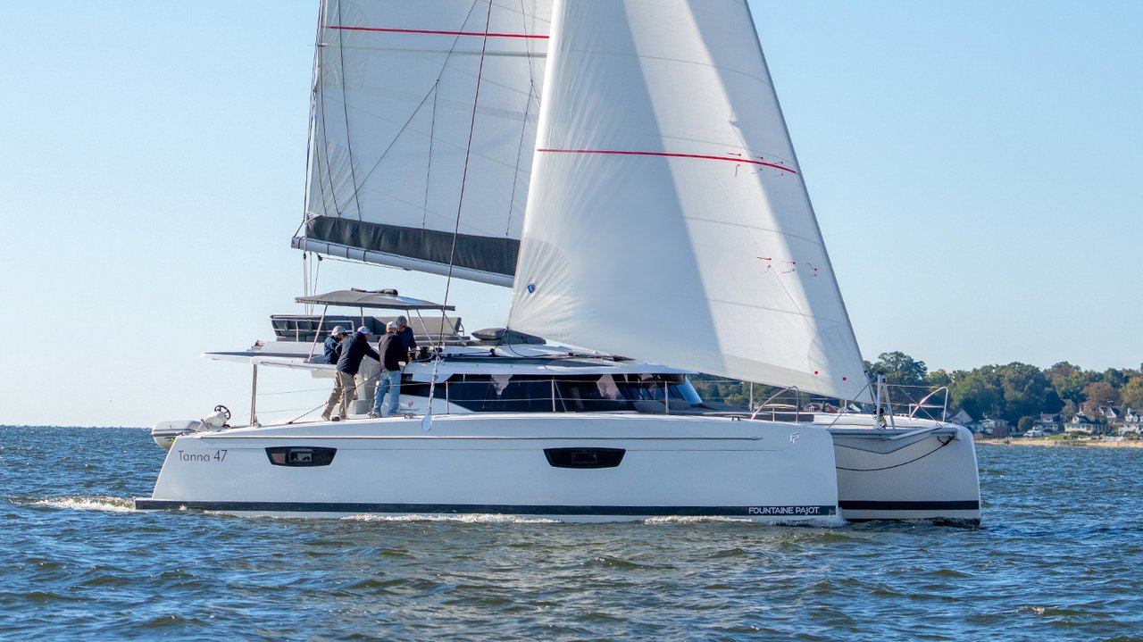 Charter Yacht DIONE