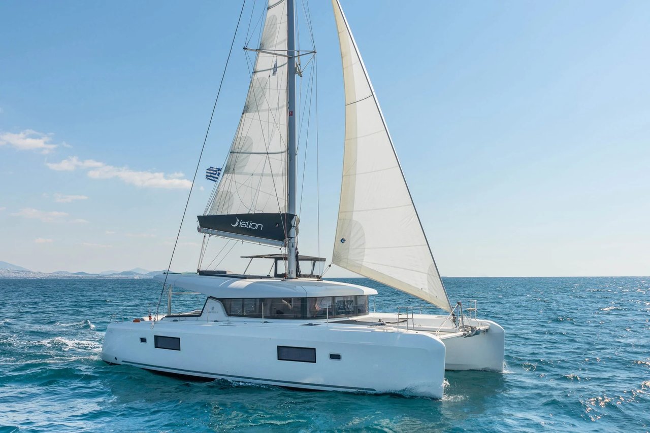 Charter Yacht PLOUS