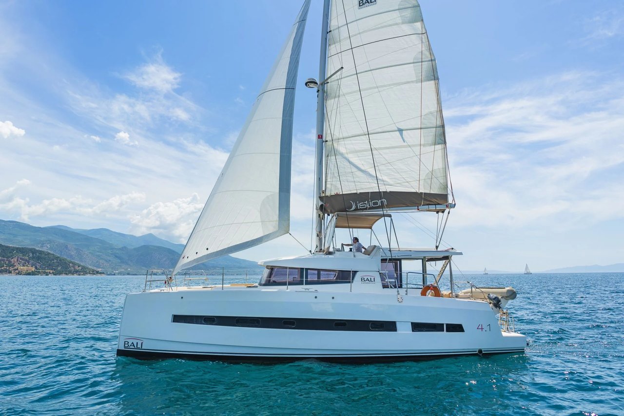 Charter Yacht NEUSIS