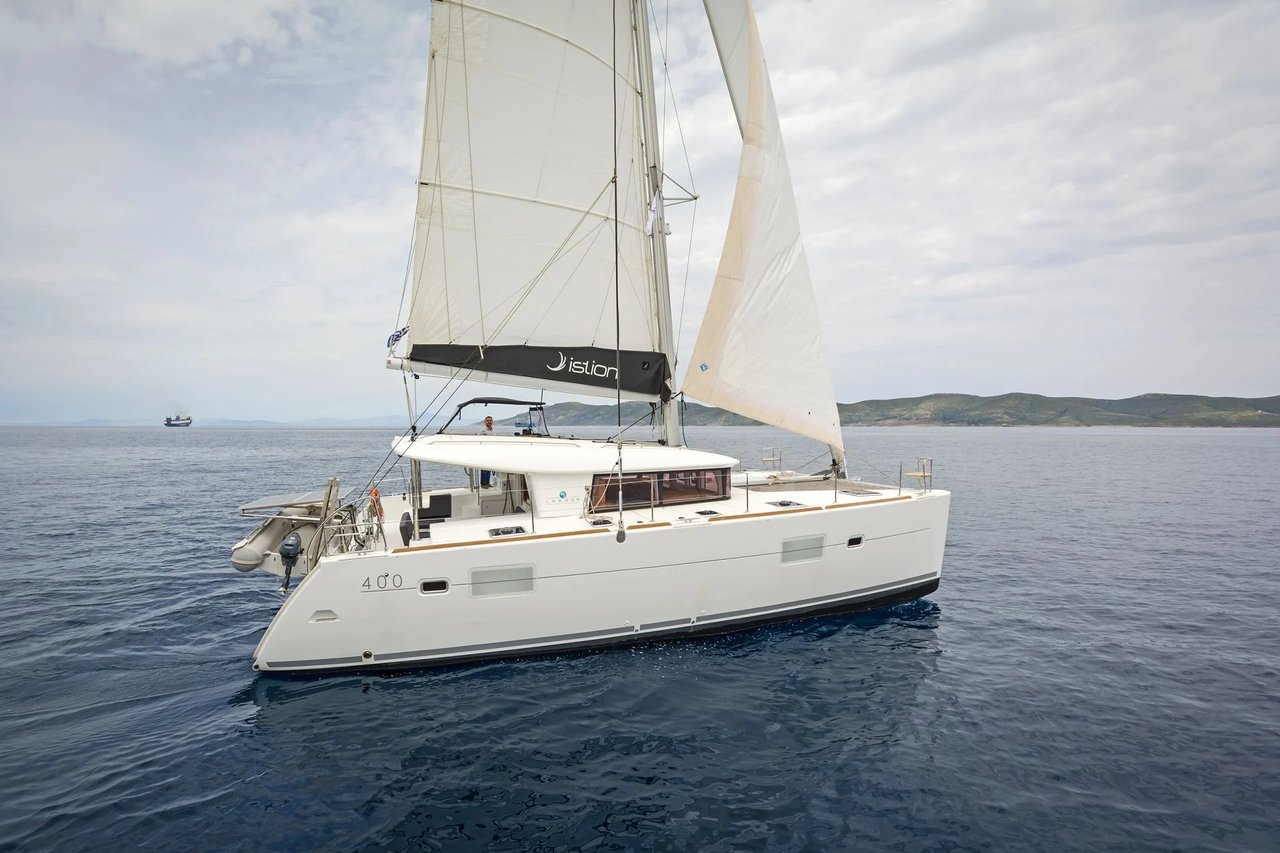 Charter Yacht LIBRE