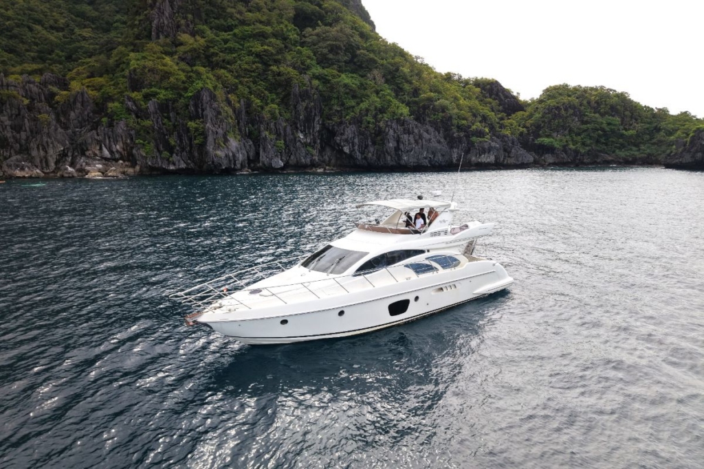 Charter Yacht AZIMUT 55