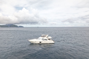 Charter Yacht AZIMUT 55