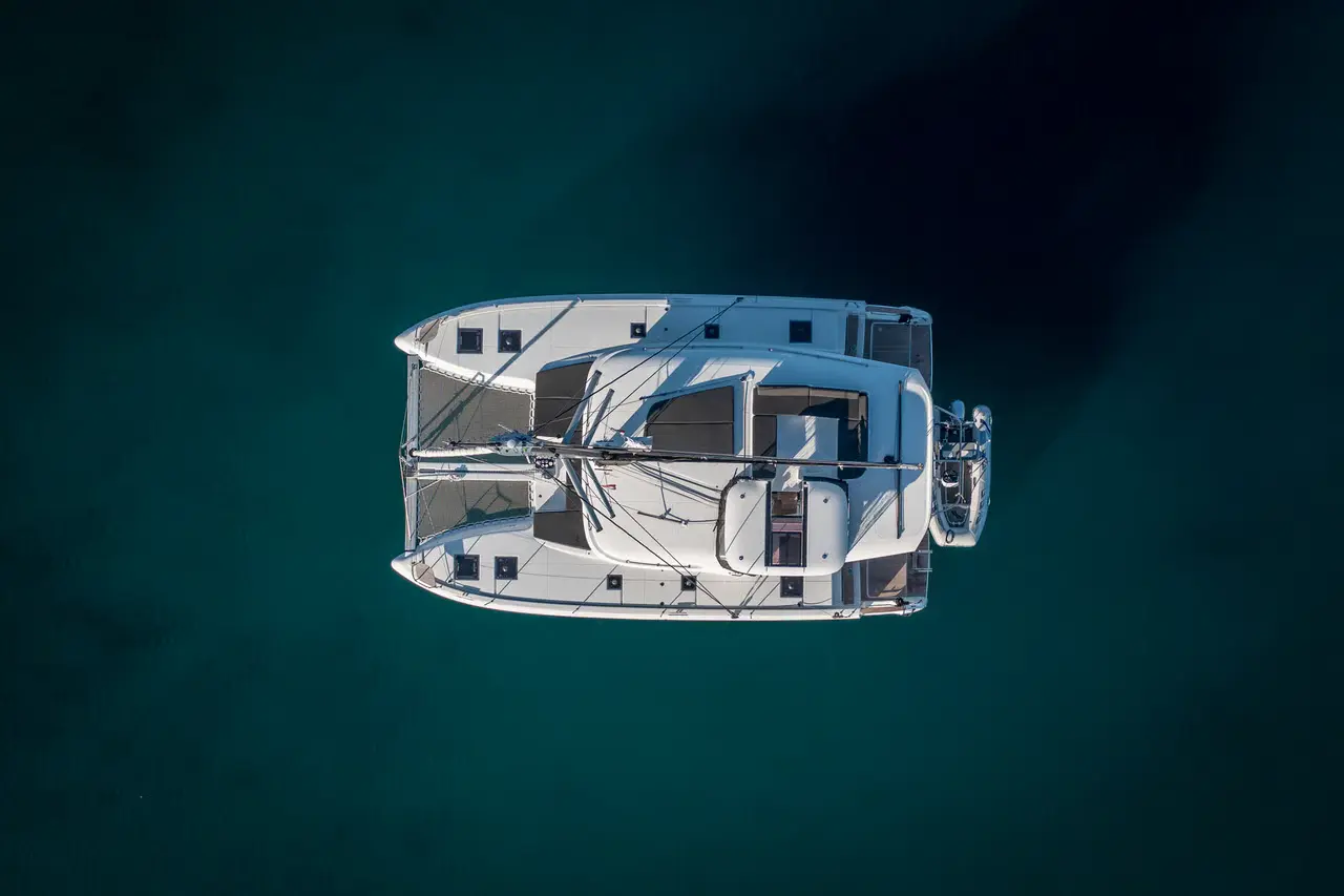 Charter Yacht DONA
