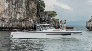 Charter Yacht NIMBUS T 11