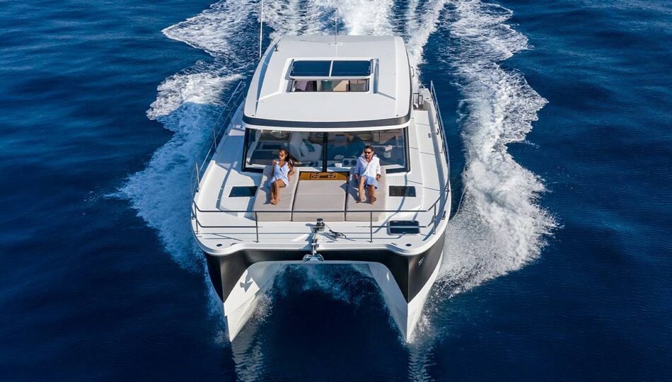 Charter Yacht FOUNTAINE PAJOT 40
