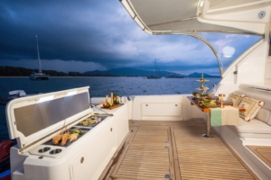 Charter Yacht HAPPY OURS