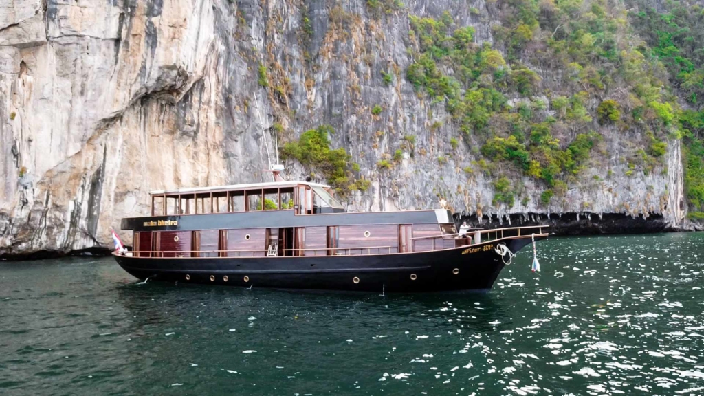 Charter Yacht MAHA BHETRA