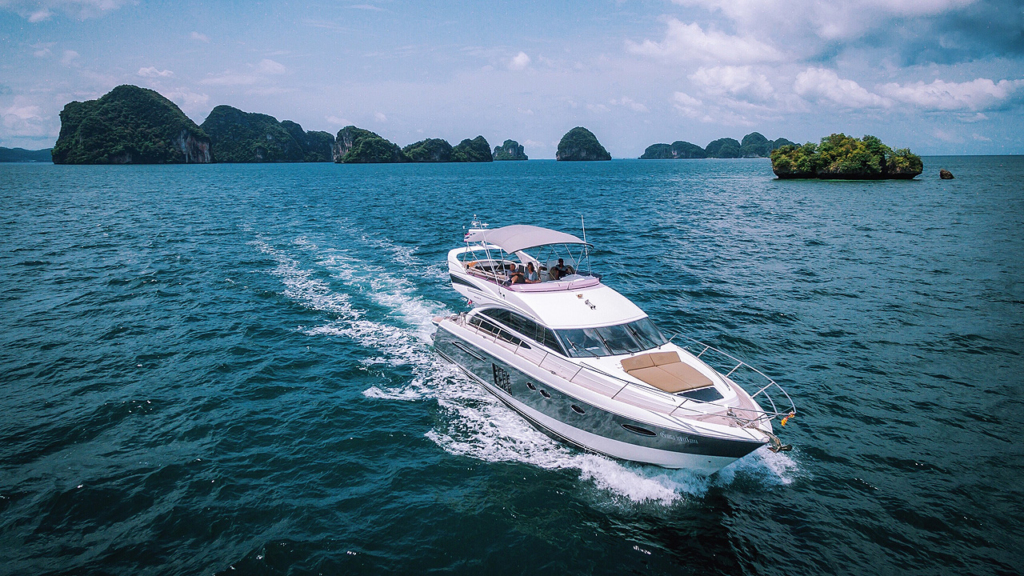 Charter Yacht MAYAVEE