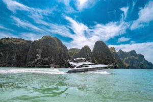 Charter Yacht MAYAVEE