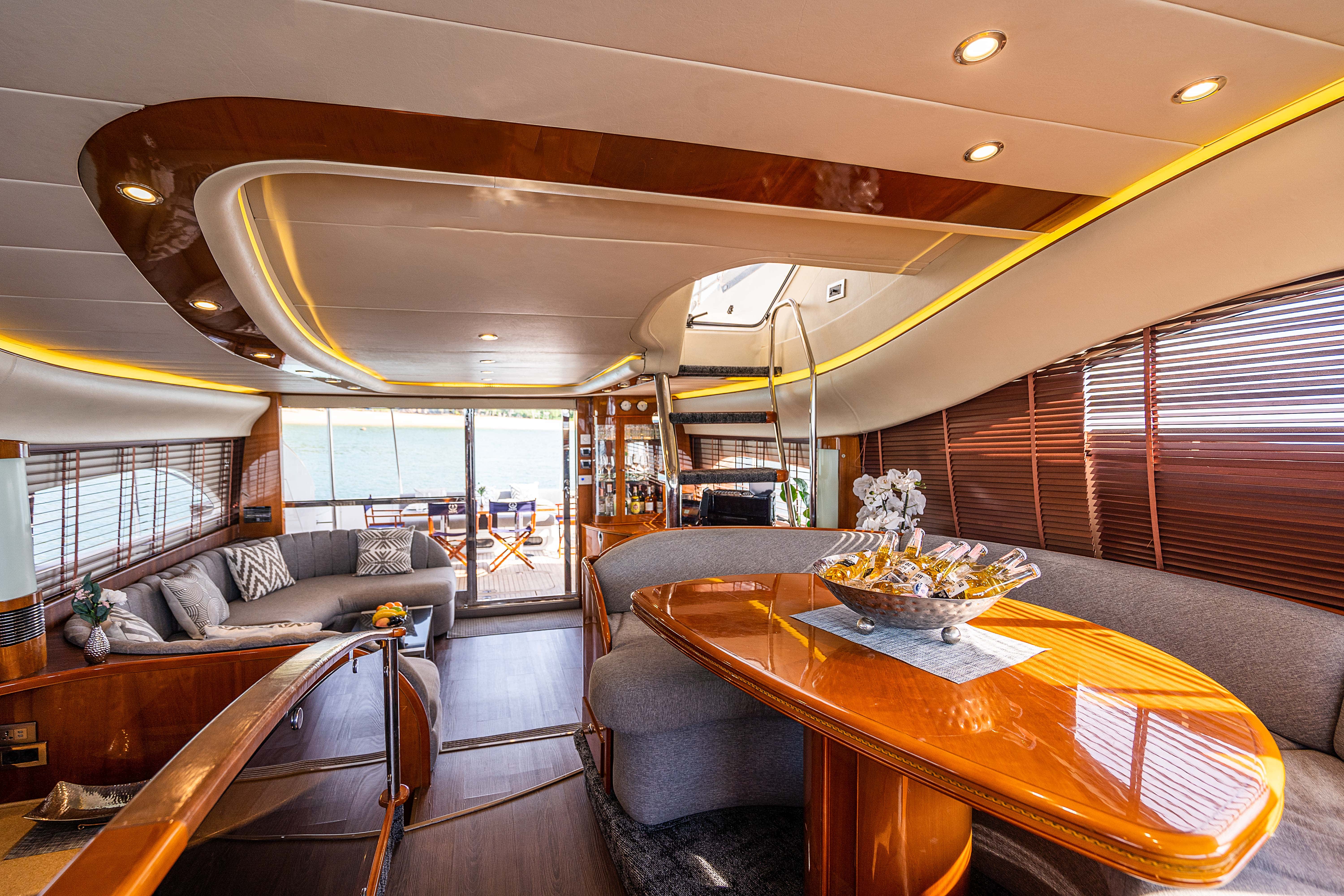 Charter Yacht OCEANA
