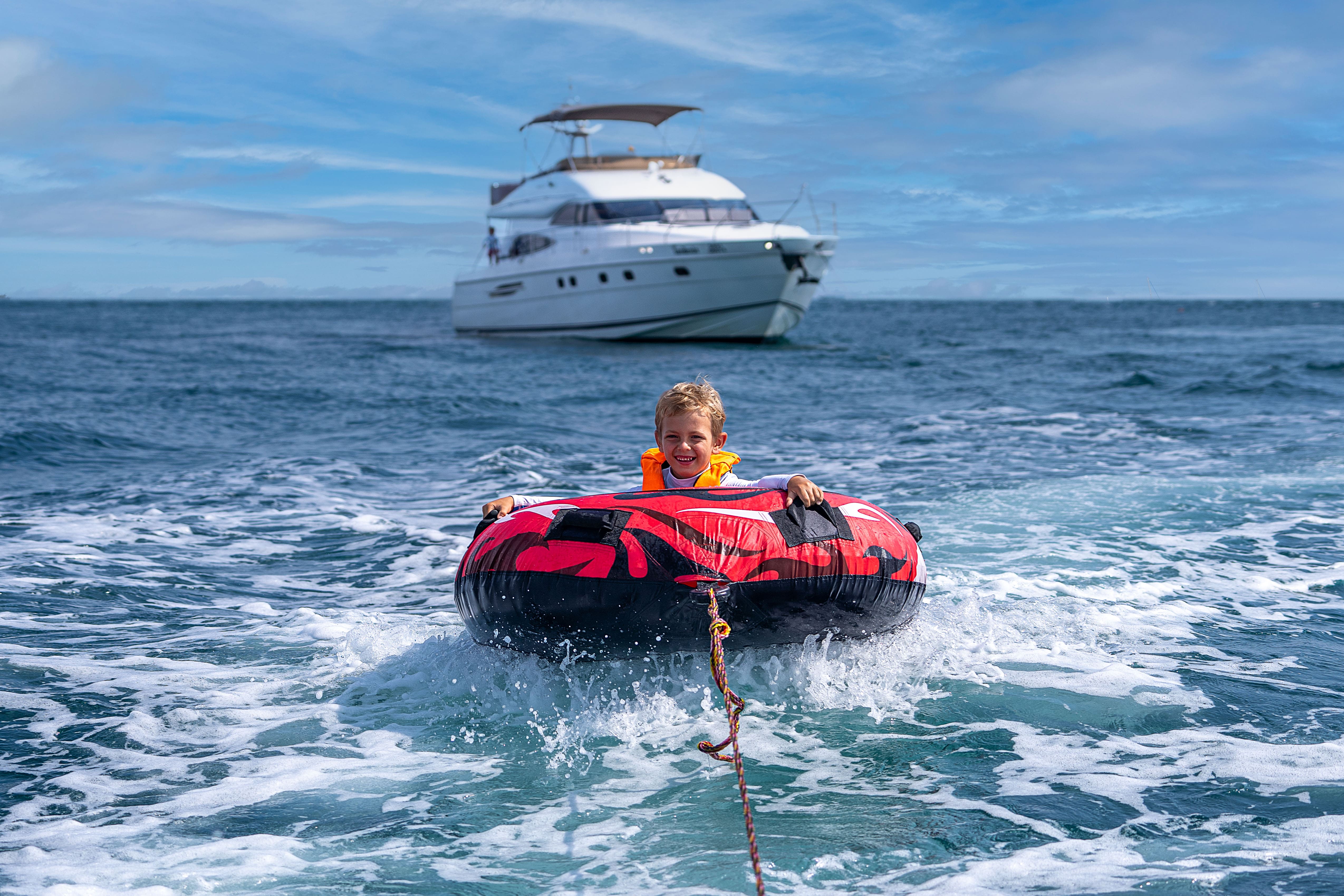 Charter Yacht OCEANA