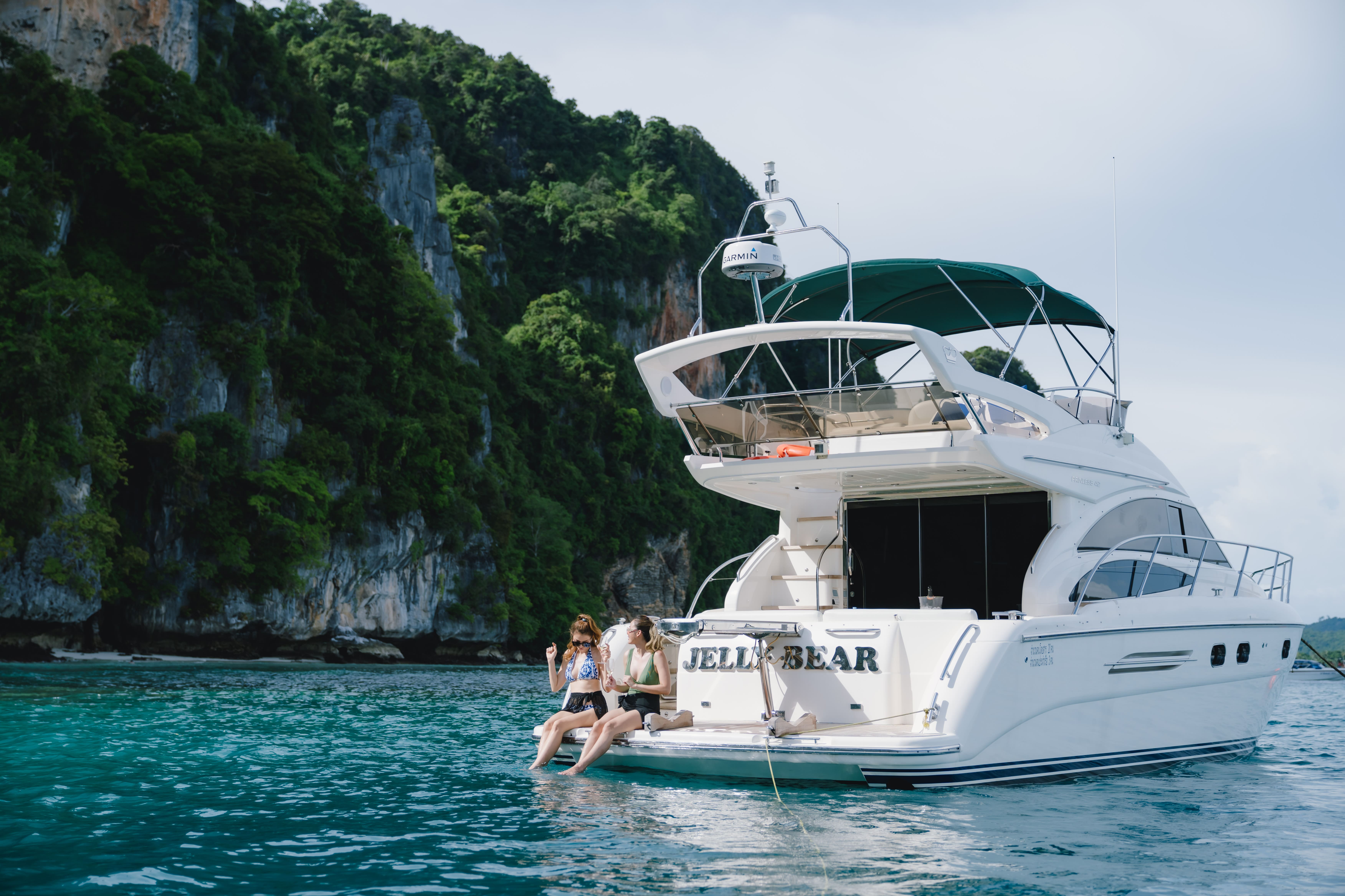 Charter Yacht PRINCESS 42