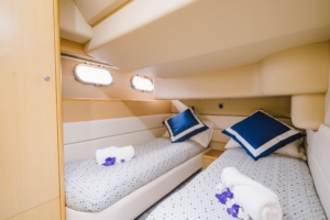 Charter Yacht PRINCESS 42