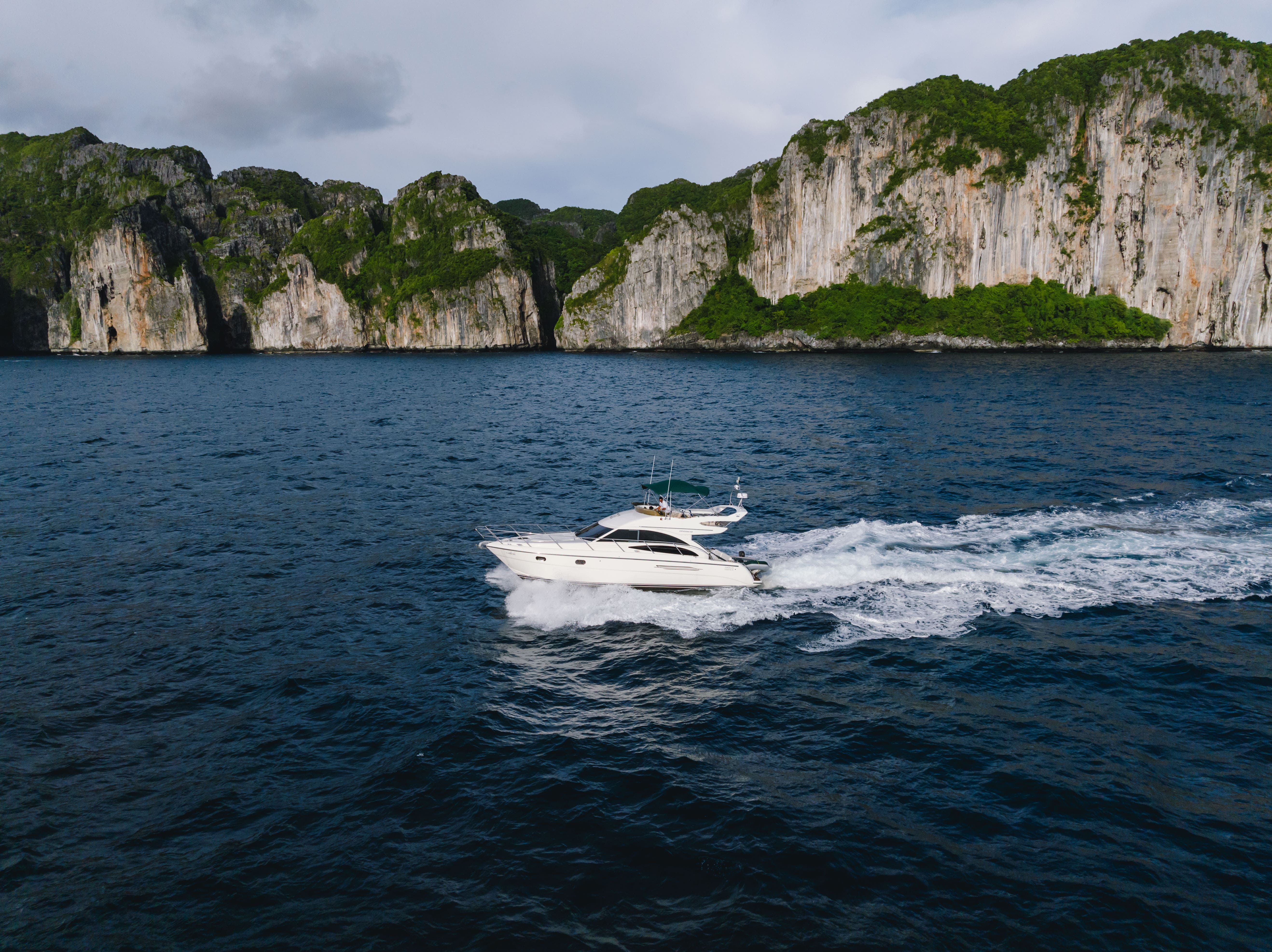 Charter Yacht PRINCESS 42