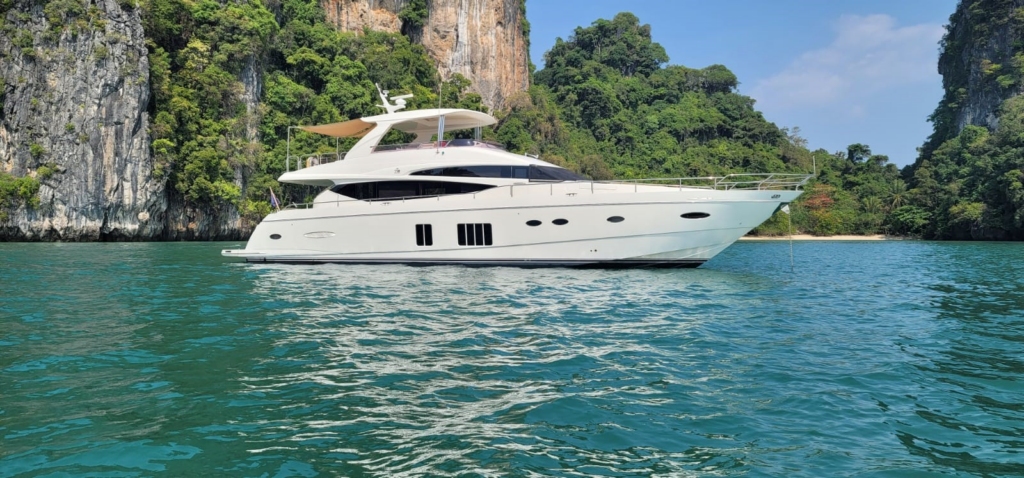 Charter Yacht PRINCESS 78