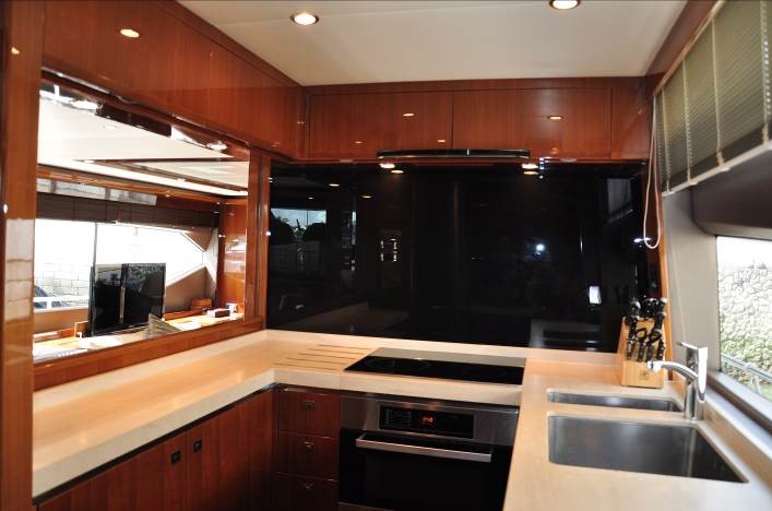 Charter Yacht PRINCESS 78