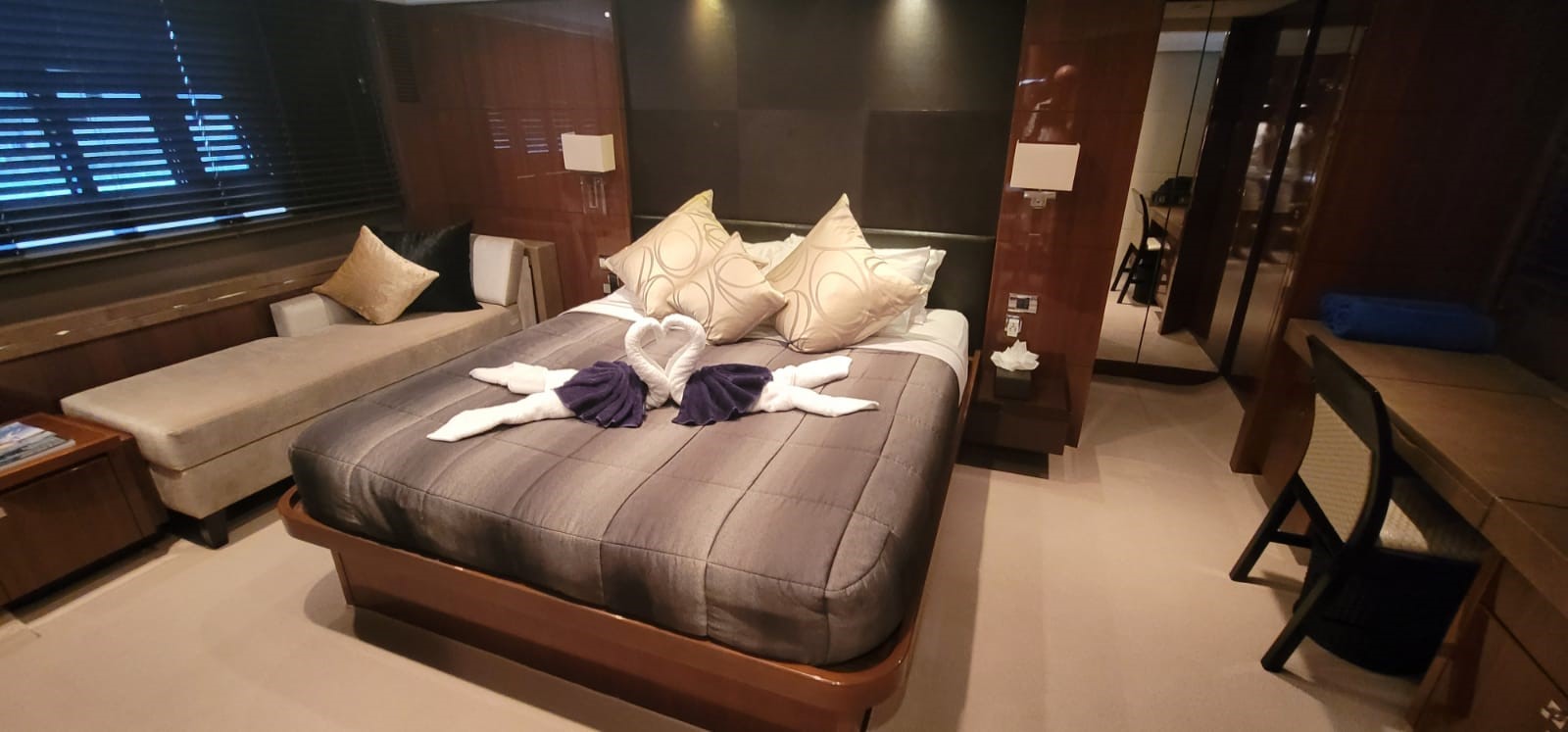 Charter Yacht PRINCESS 78