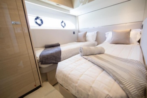 Charter Yacht PRINCESS F55