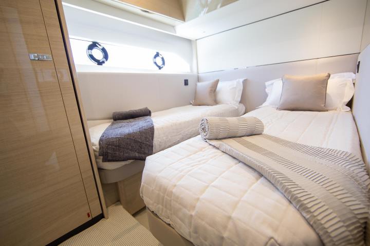 Charter Yacht PRINCESS F55