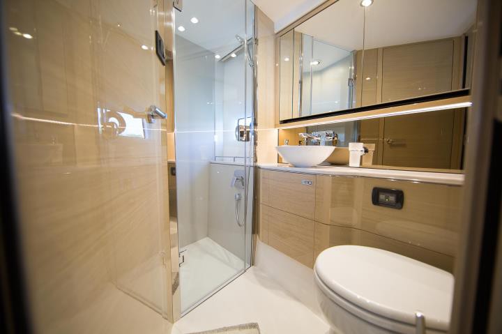 Charter Yacht PRINCESS F55