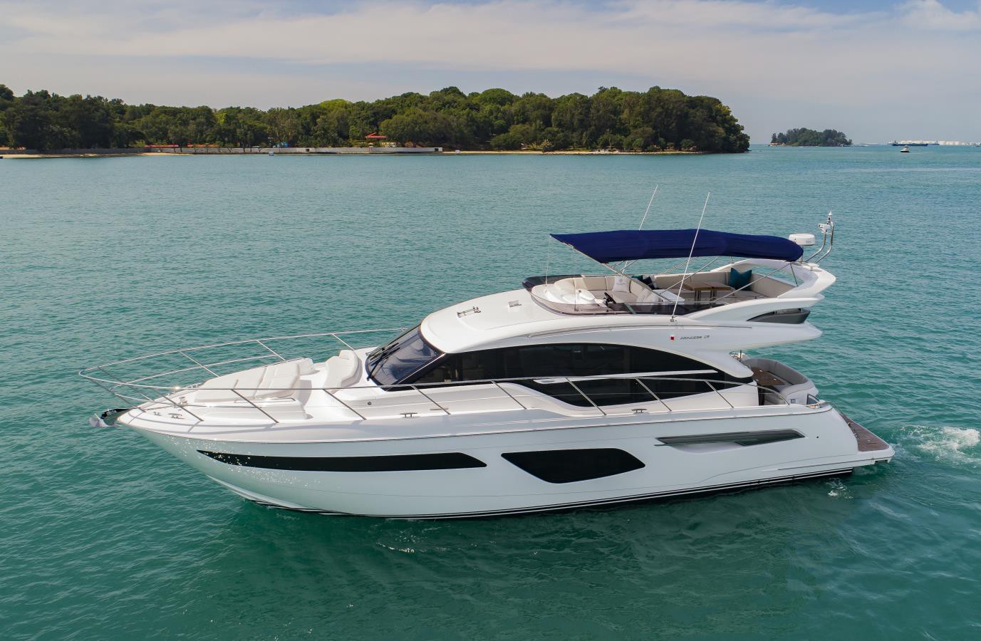 Charter Yacht PRINCESS F55