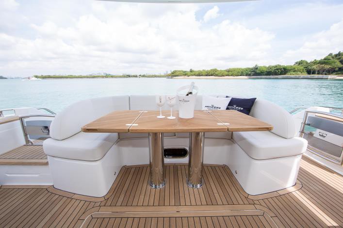 Charter Yacht PRINCESS F55