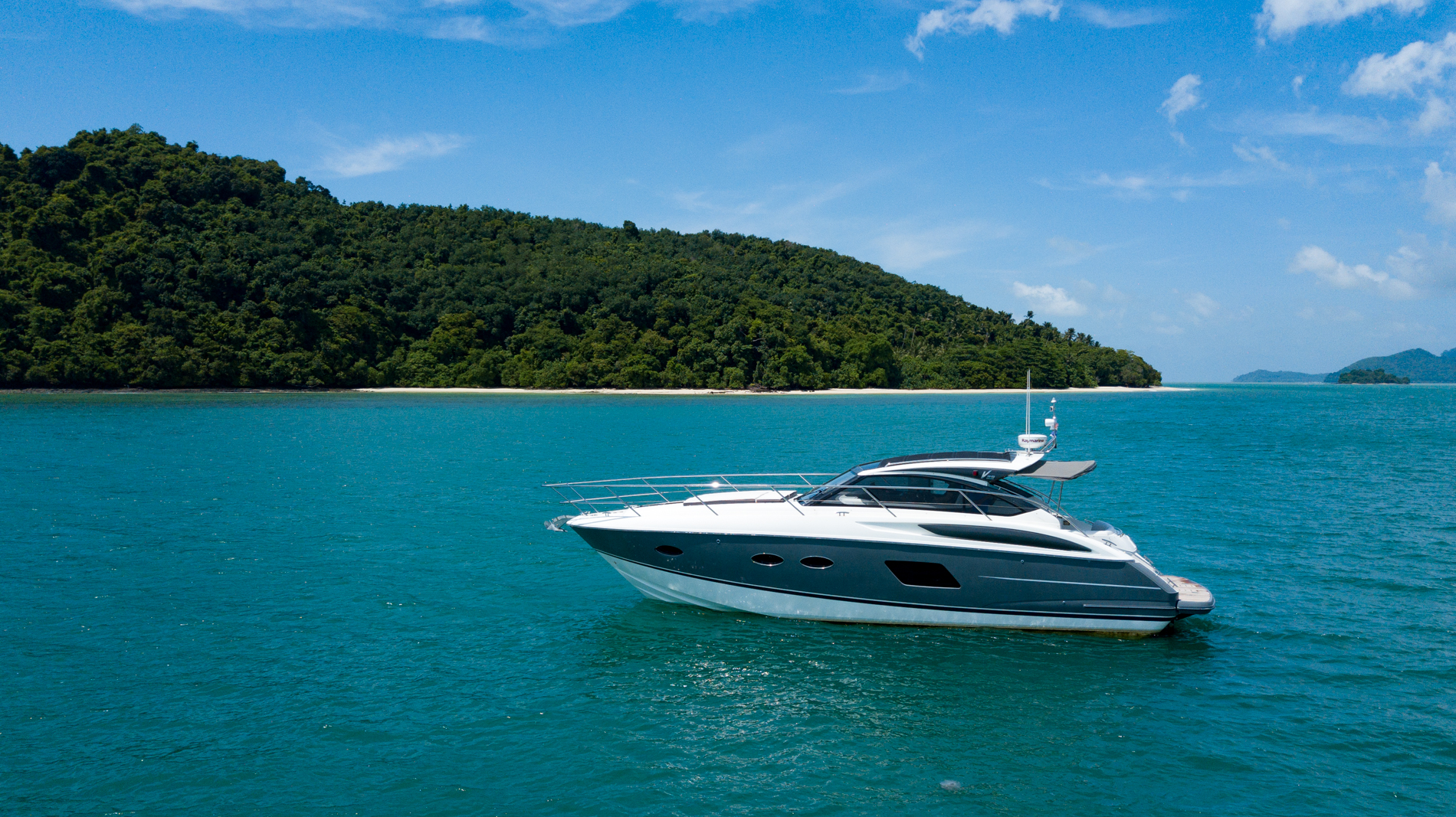 Charter Yacht PRINCESS V39
