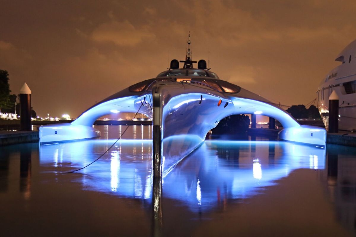 Charter Yacht ADASTRA